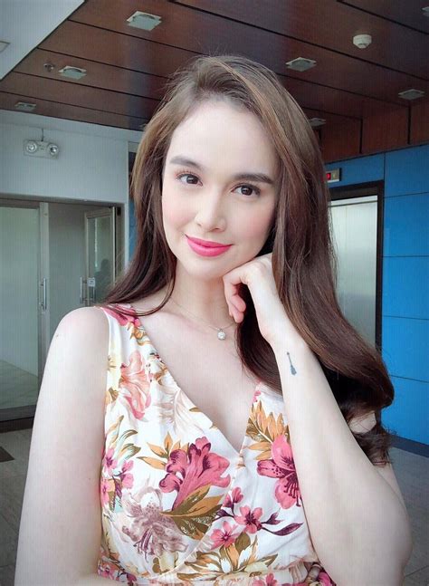 Kim Domingo posts sexy photos weeks after contracting COVID.